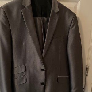 Men's Suit size 40R, 33W